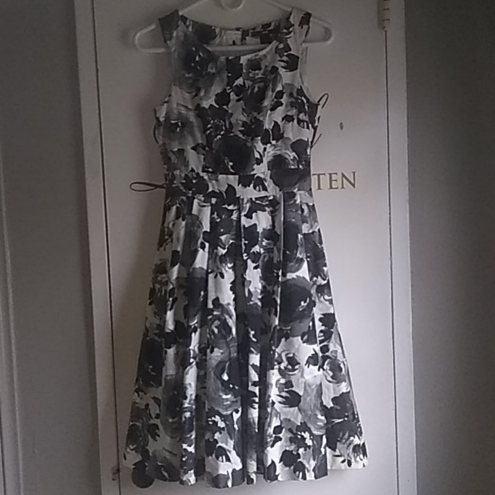 Gorgeous 50's style floral dress